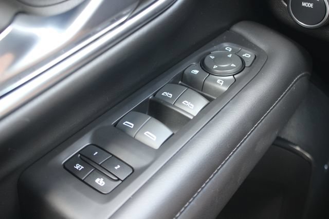 Used 2023 Chevrolet Suburban Z71 w/ Luxury Package AWD/4WD image 17