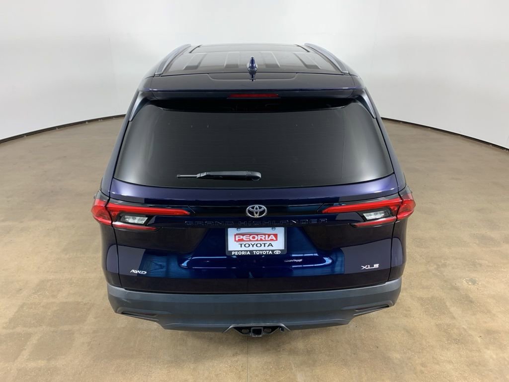 Used 2024 Toyota Grand Highlander XLE image 11