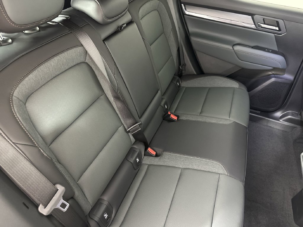 New 2027 GMC Terrain AT4 w/ LPO, Black Badging Package AWD/4WD image 28