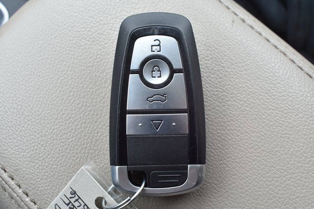 Used 2017 Ford Escape Titanium image 33