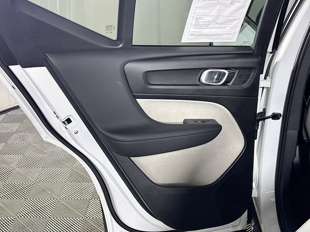 Used 2019 Volvo XC40 T5 Momentum image 18