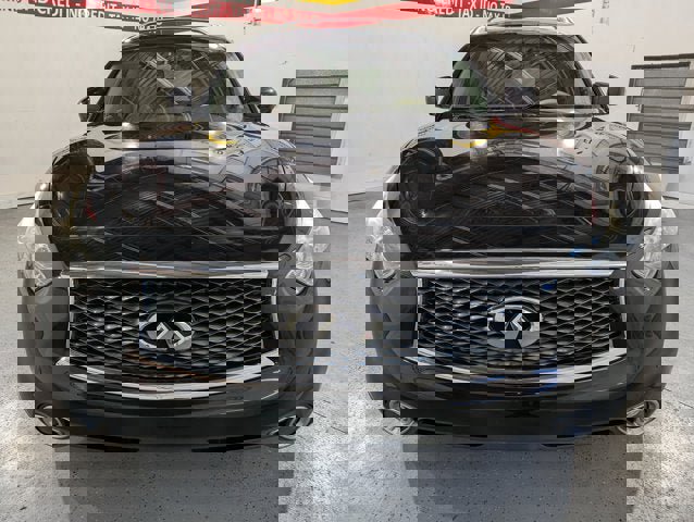 Used 2017 INFINITI QX70 AWD w/ Premium Package image 2