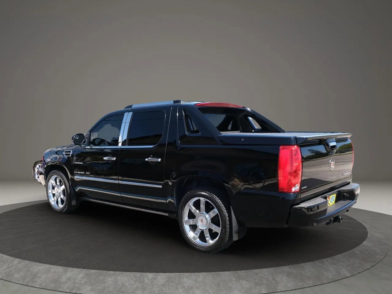 Used 2013 Cadillac Escalade EXT Premium image 3