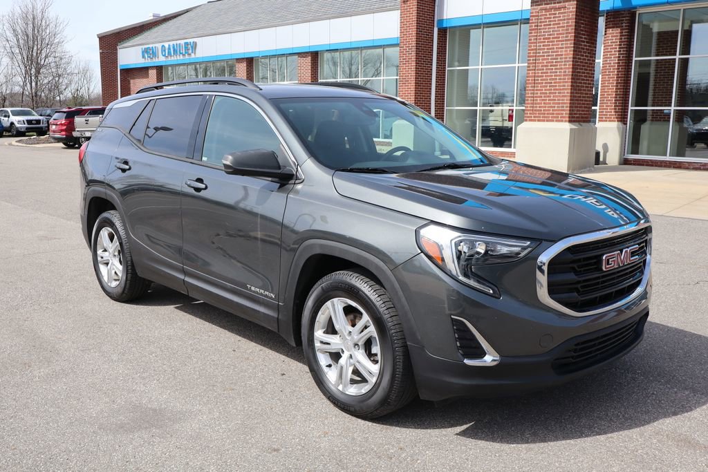 Used 2020 GMC Terrain SLE w/ Driver Convenience Package image 4