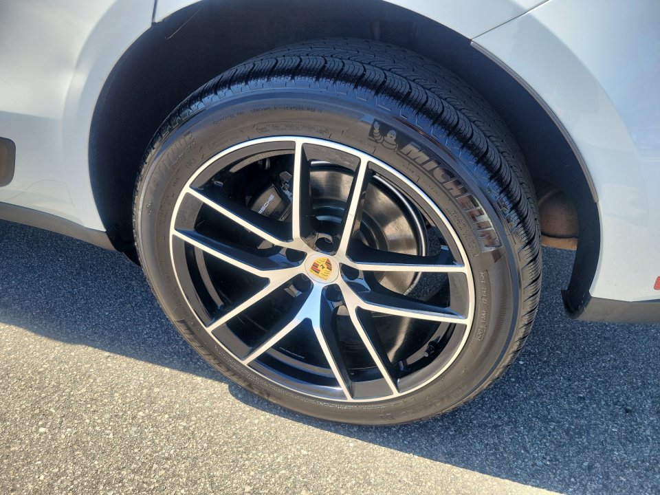 Used 2023 Porsche Macan AWD/4WD image 25