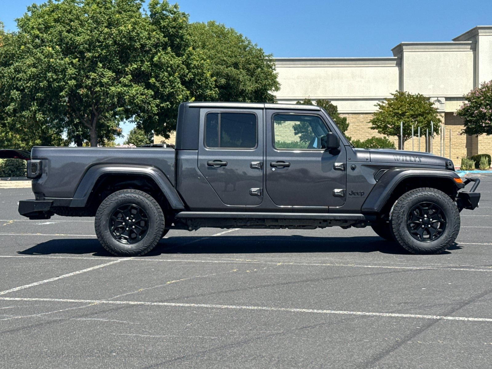 Used 2022 Jeep Gladiator Sport AWD/4WD image 3