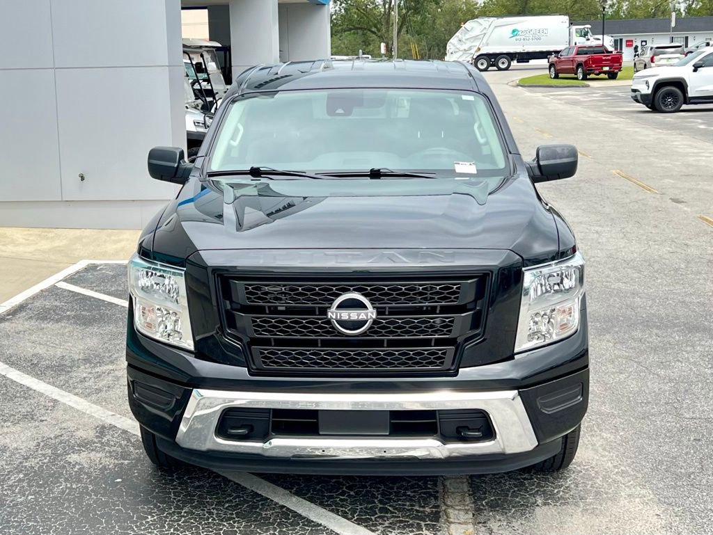 Used 2023 Nissan Titan SV image 11