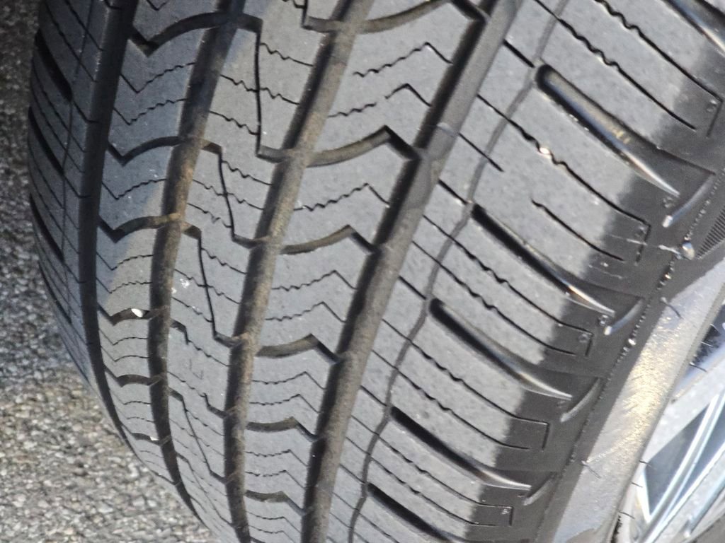 Used 2018 Ford Explorer Platinum image 19