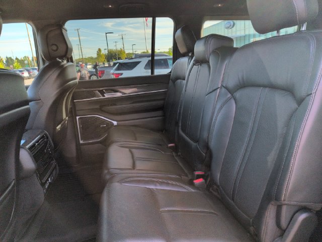 Used 2022 Jeep Wagoneer Series III AWD/4WD image 27