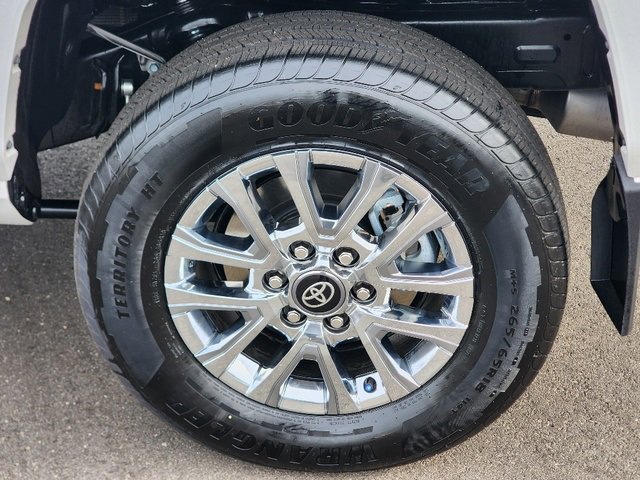 Used 2025 Toyota Tacoma Limited image 15