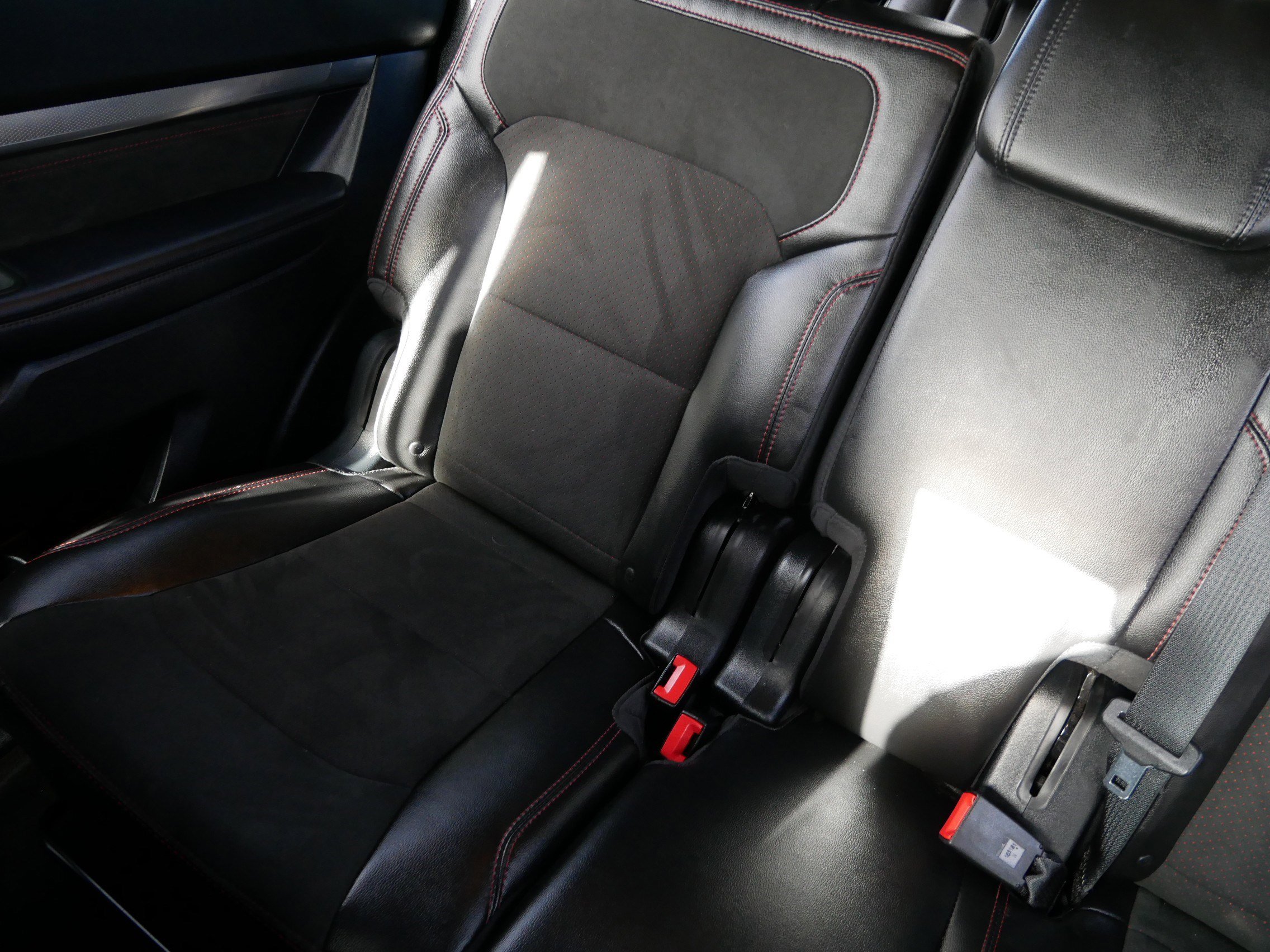 Used 2018 Ford Explorer XLT w/ Equipment Group 202A image 12