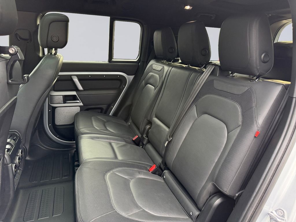 Used 2023 Land Rover Defender 130 X-Dynamic SE image 16