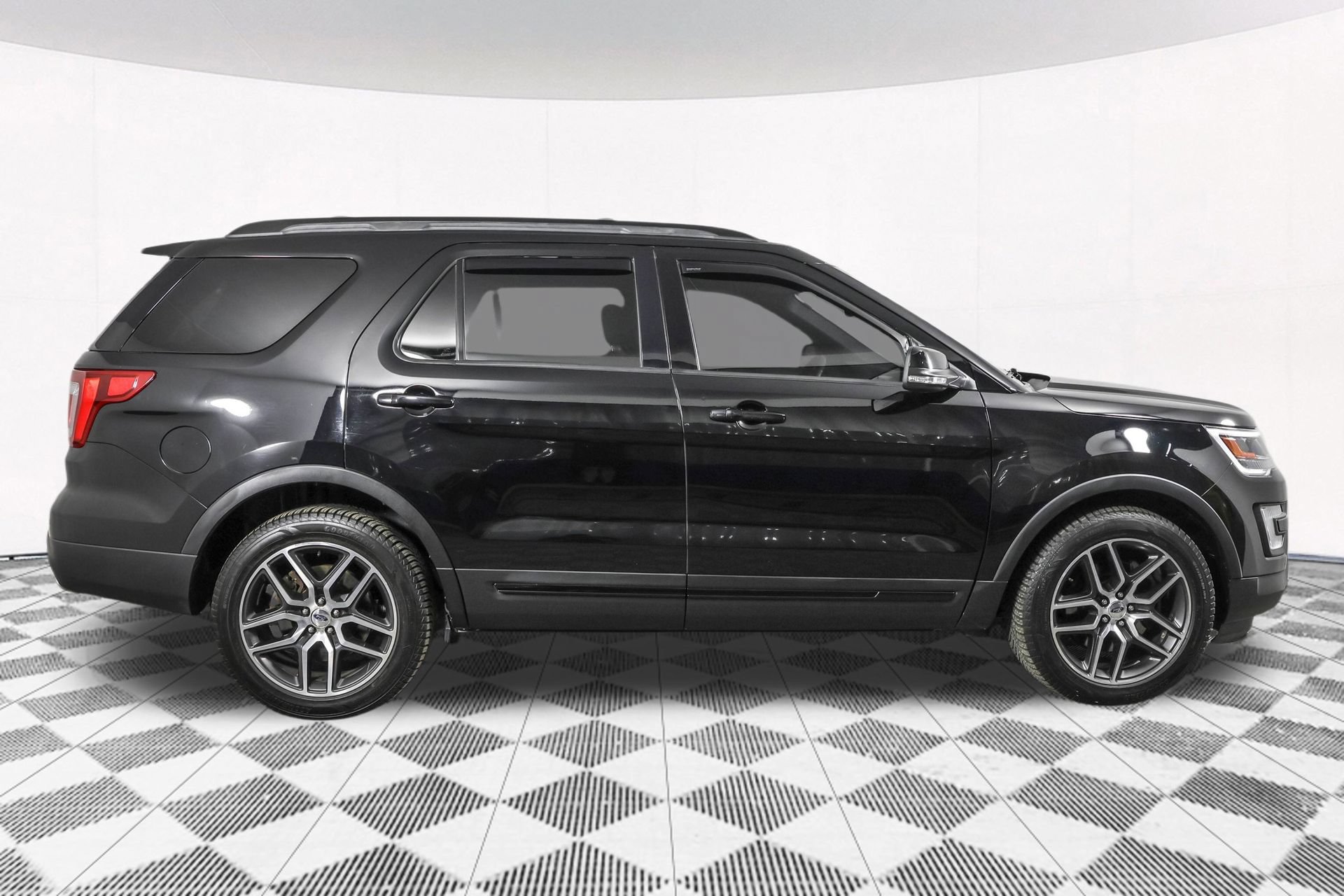 Used 2017 Ford Explorer Sport AWD/4WD image 12