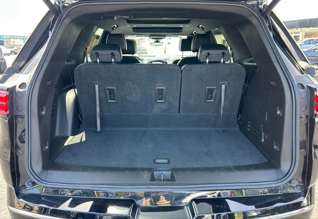 Used 2023 Chevrolet Traverse Premier AWD/4WD image 15