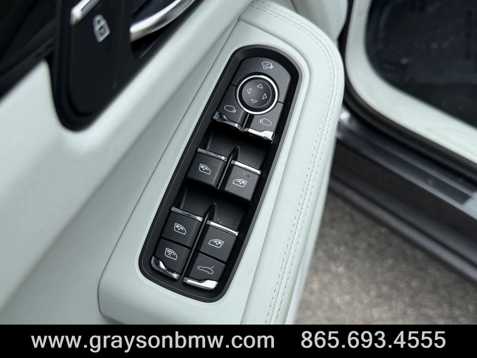 Used 2024 Porsche Macan AWD/4WD image 13