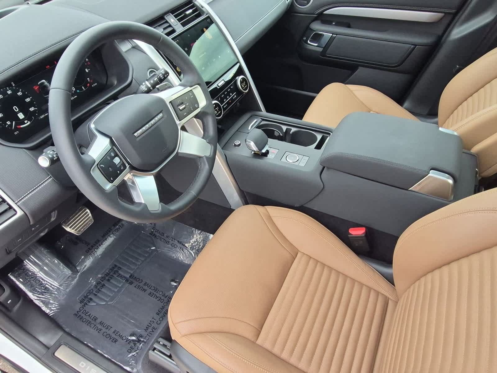Certified 2025 Land Rover Discovery Dynamic SE AWD/4WD image 2