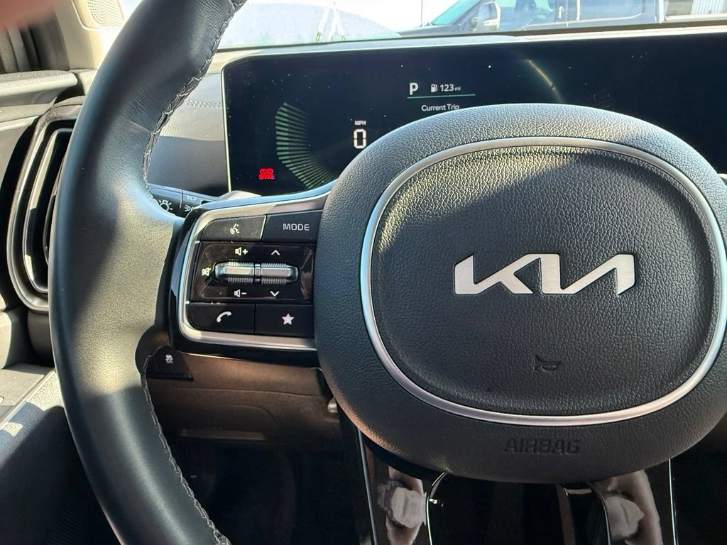 Used 2025 Kia Sorento EX w/ Panoramic Sunroof Package FWD image 25
