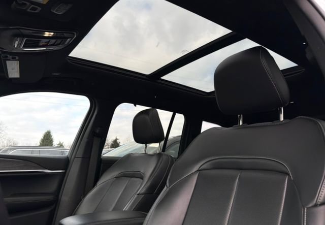 Used 2024 Jeep Grand Cherokee Limited w/ Luxury Tech Group II image 2