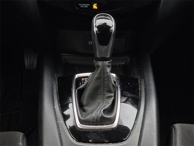 Used 2020 Nissan Rogue SV image 12