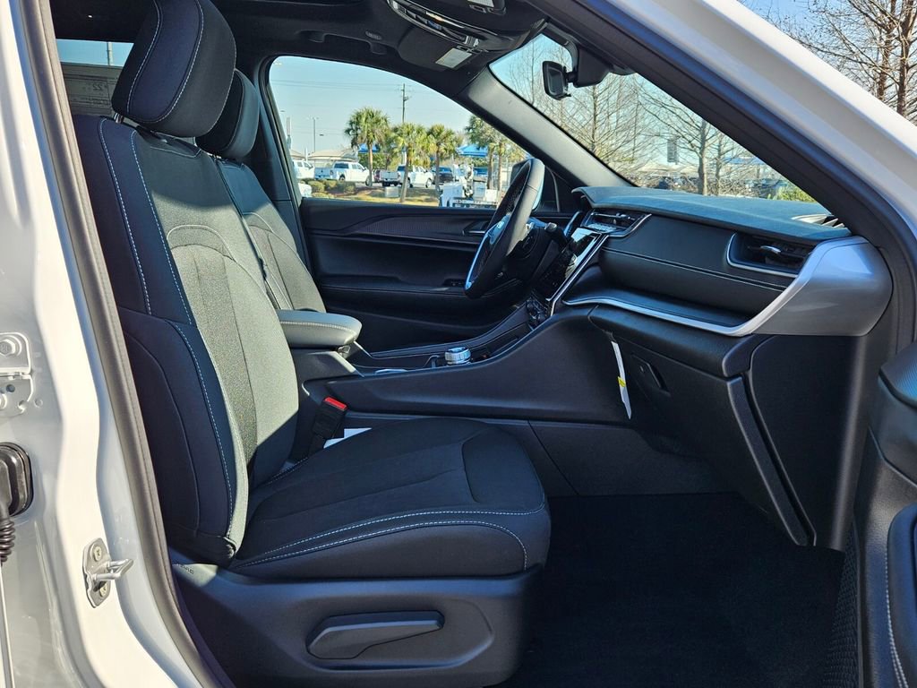 New 2025 Jeep Grand Cherokee Laredo X w/ Luxury Tech Group I image 15