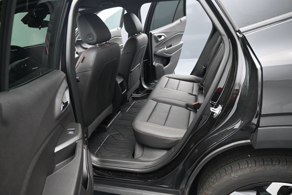 Used 2025 Chevrolet Trax RS w/ Driver Confidence Package FWD image 16