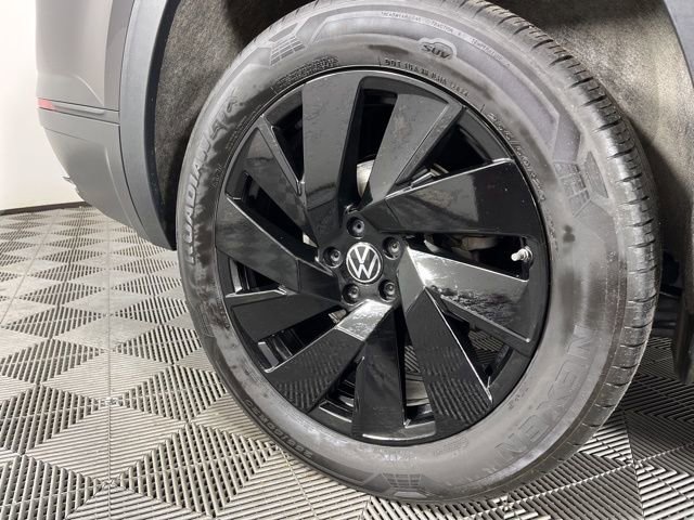 Used 2024 Volkswagen Atlas SE w/ Black Wheel Package image 15