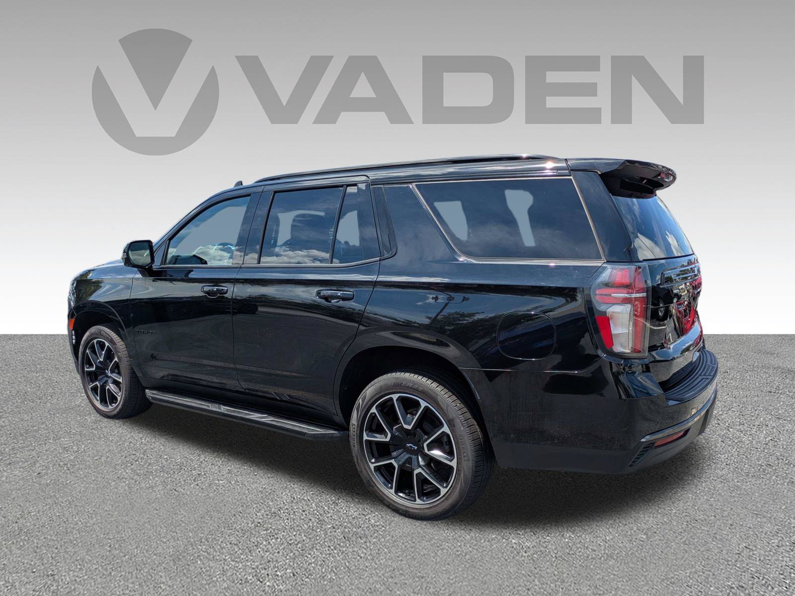 Used 2022 Chevrolet Tahoe RST w/ Luxury Package AWD/4WD image 27