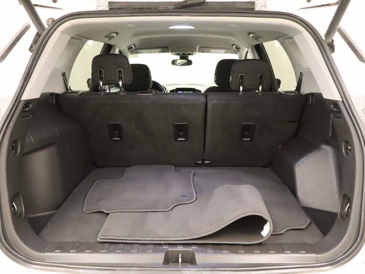 Used 2020 GMC Terrain SLE w/ Driver Convenience Package image 19