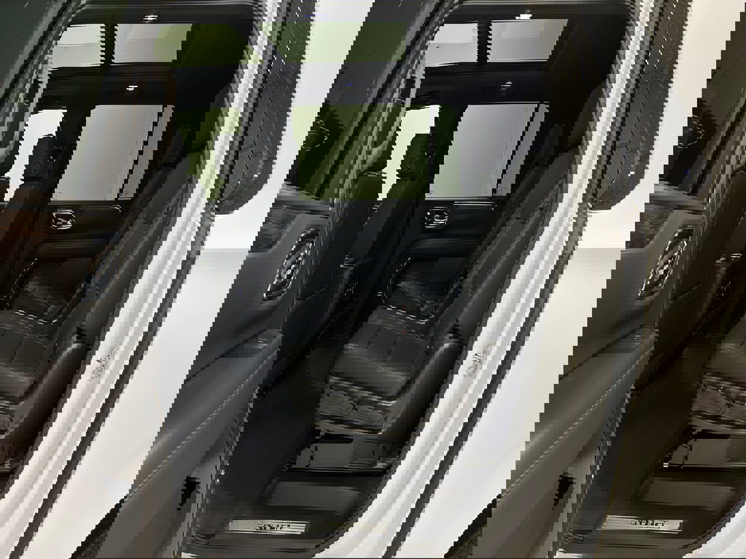 Used 2021 Chevrolet Suburban Z71 AWD/4WD image 29