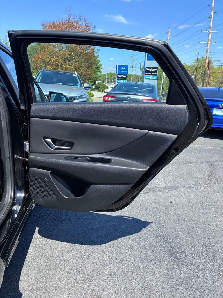 Used 2023 Hyundai Elantra SEL w/ Convenience Package FWD image 41
