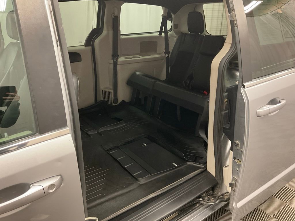 Used 2019 Dodge Grand Caravan SXT image 29
