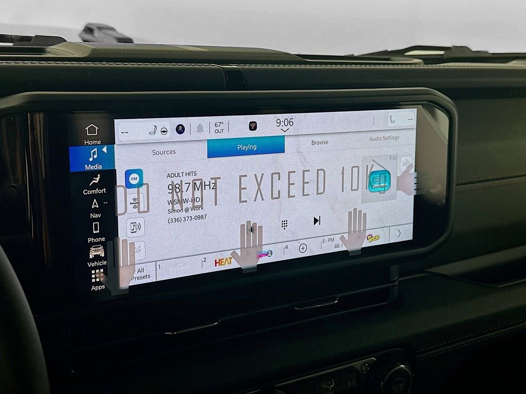 New 2025 Jeep Gladiator Mojave image 13