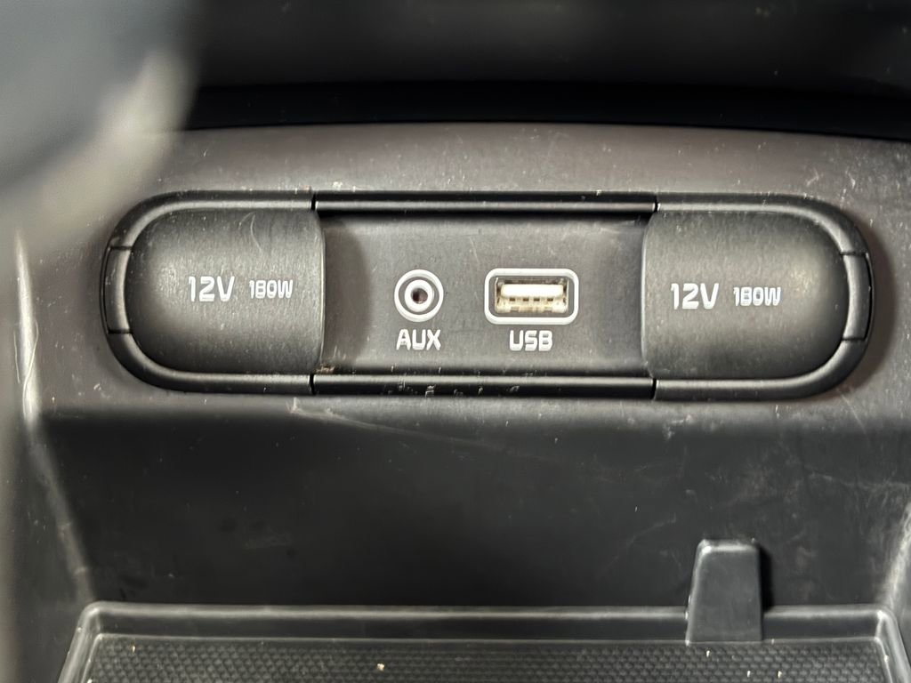 Used 2019 Kia Sorento LX image 16