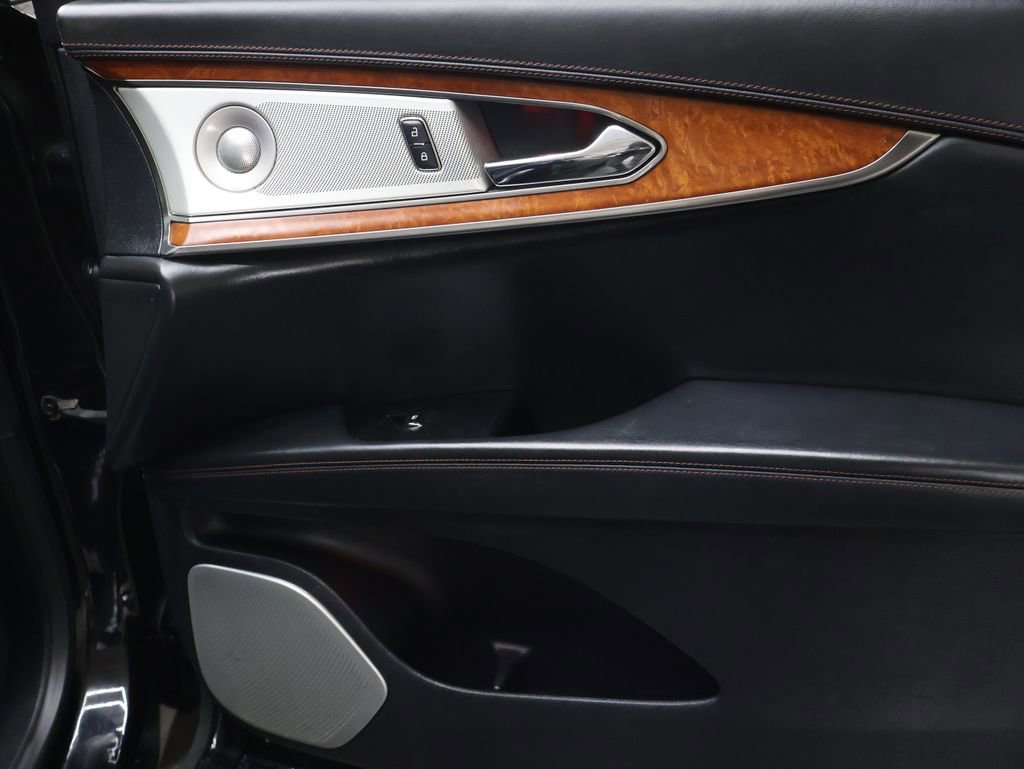 Used 2020 Lincoln Nautilus Black Label w/ Cargo Utility Package image 12