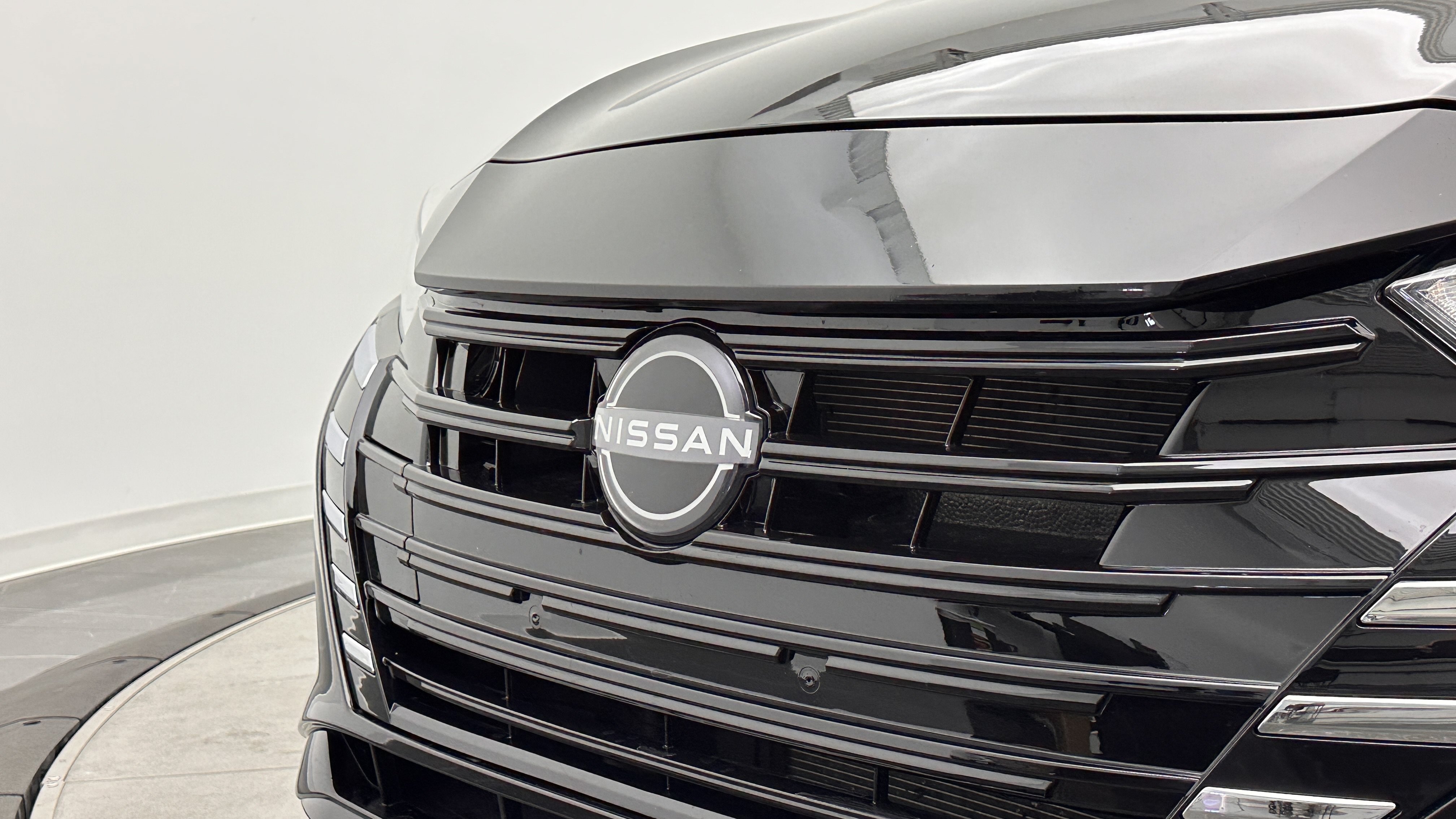 Used 2025 Nissan Versa SV FWD image 8