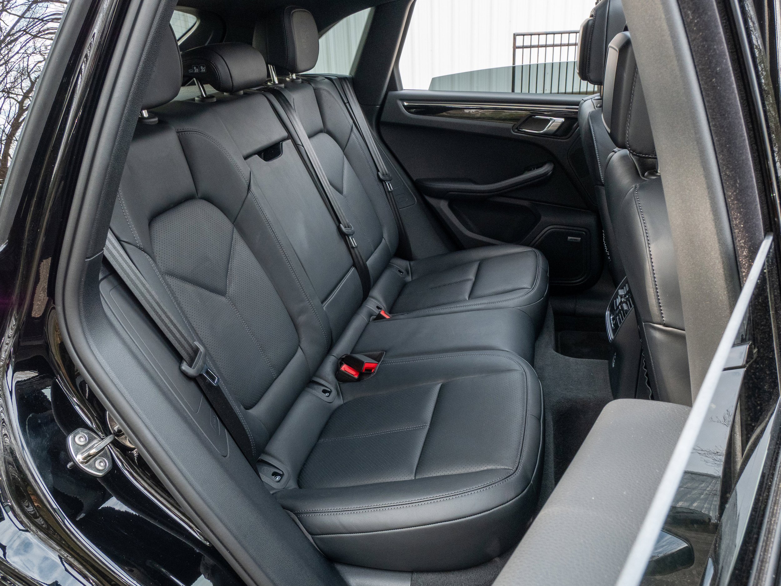Certified 2025 Porsche Macan image 37