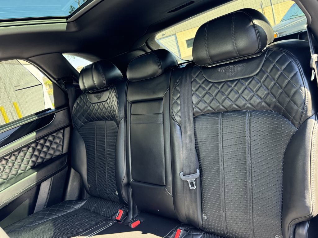 Used 2017 Bentley Bentayga image 22