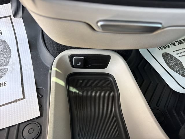 Used 2023 Chrysler Pacifica Touring-L FWD image 22