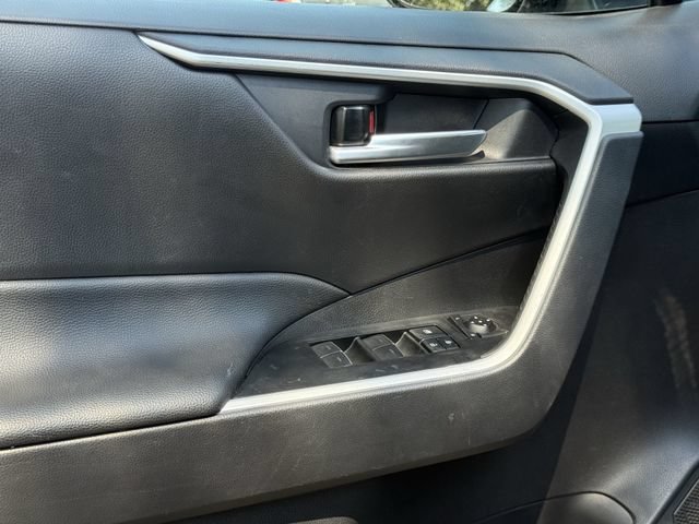Used 2025 Toyota RAV4 XLE FWD image 25