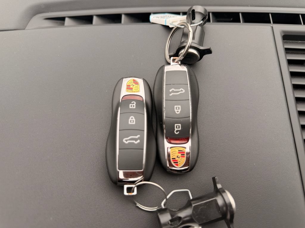 Used 2023 Porsche Macan S AWD/4WD image 34
