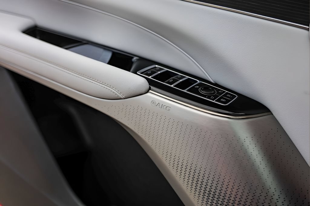 Certified 2024 Cadillac Lyriq Luxury RWD image 18