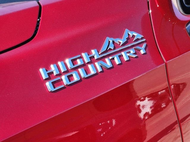 Used 2023 Chevrolet Suburban High Country image 10