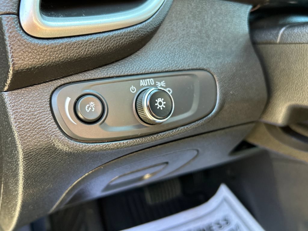 Used 2019 Chevrolet Trax LT w/ LT Convenience Package FWD image 19