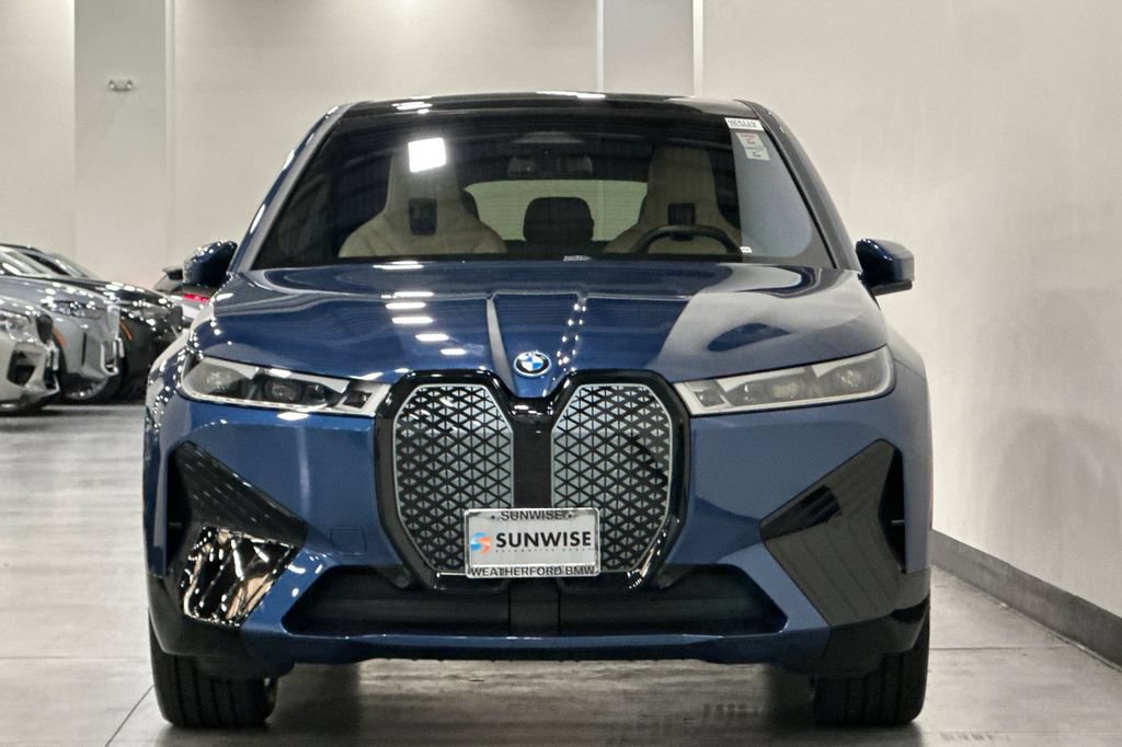 Used 2023 BMW iX xDrive50 w/ Sport Package AWD/4WD image 9