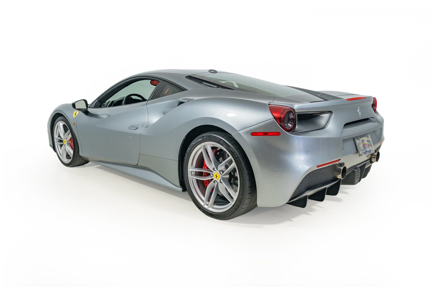 Used 2017 Ferrari 488 GTB RWD image 4