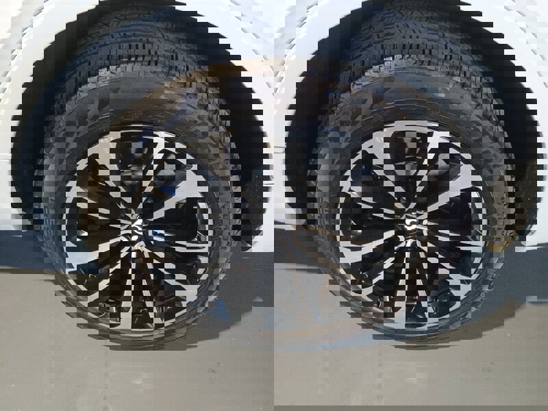 Used 2019 Bentley Bentayga image 42