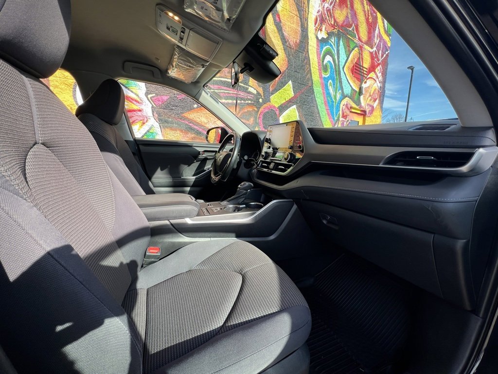 Used 2021 Toyota Highlander LE image 39