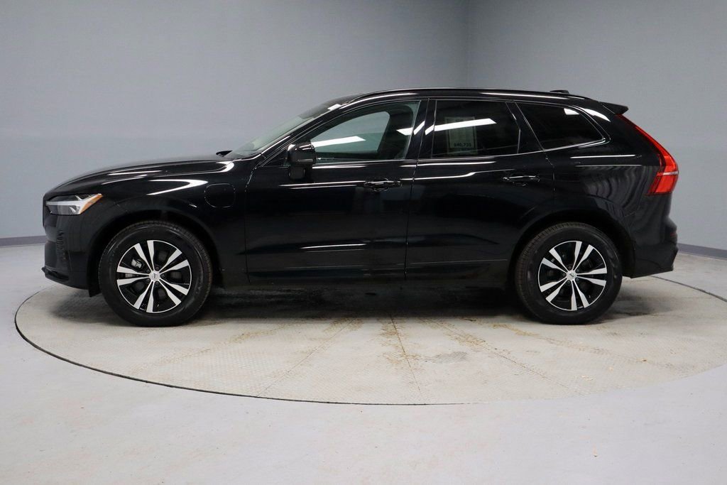 Used 2024 Volvo XC60 T8 Core image 7