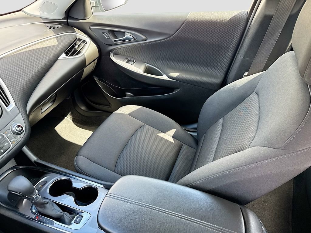 Used 2025 Chevrolet Malibu LT image 22