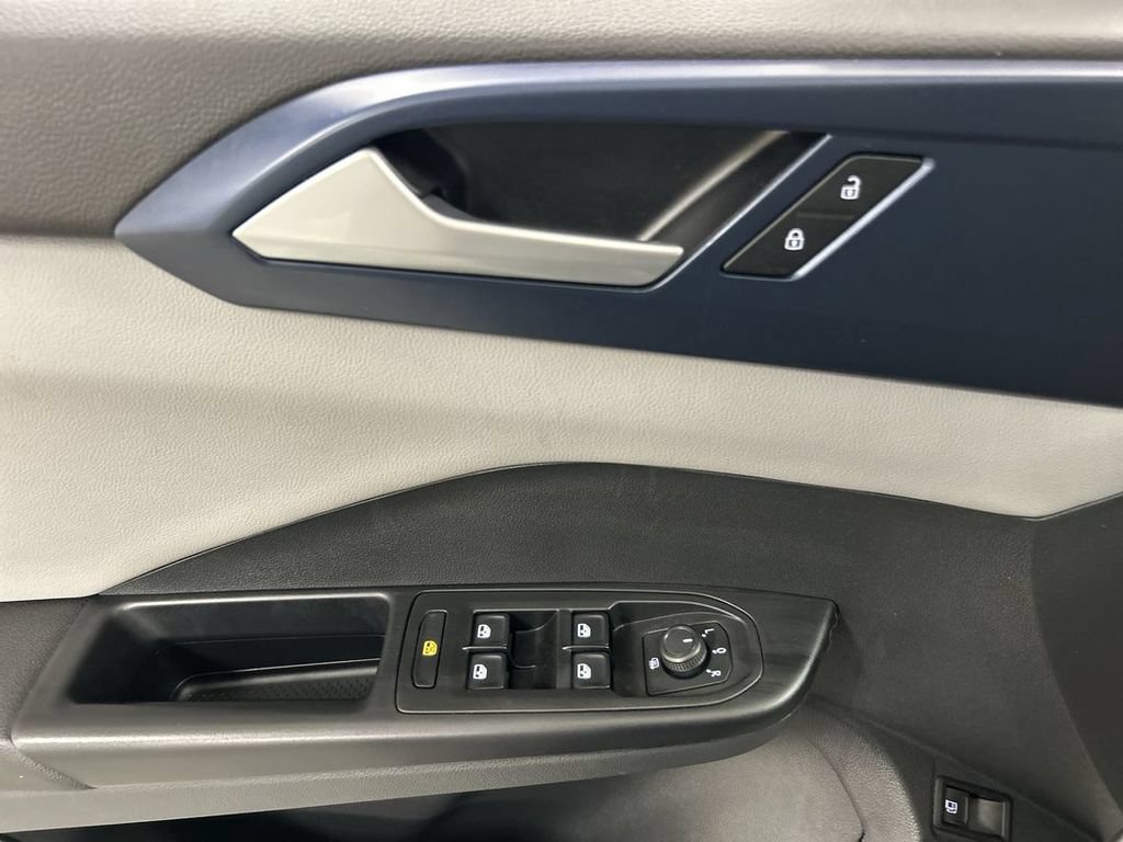 Certified 2023 Volkswagen Taos SE AWD/4WD image 11